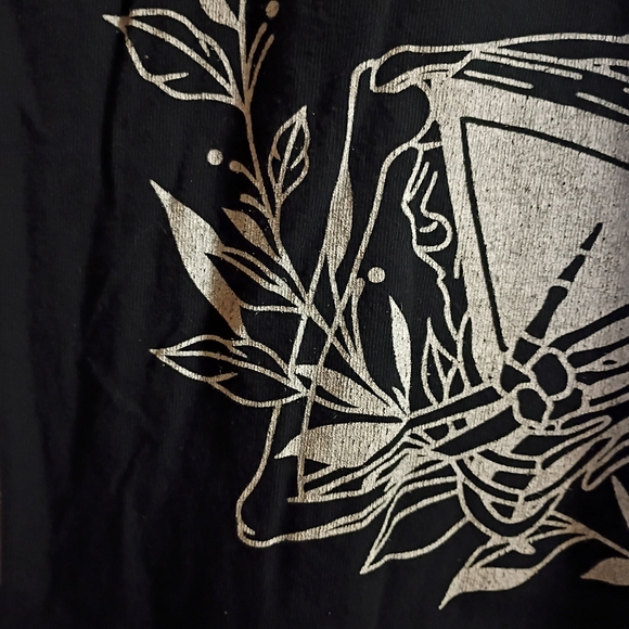 2/$10 Black Graphic Tee "Just One More Chapter" - Picture 3 of 7